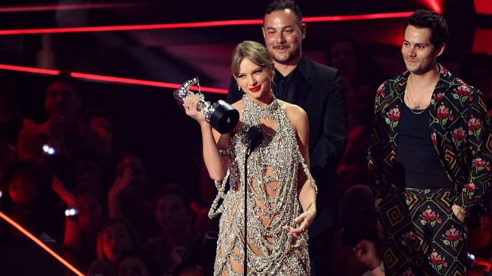 Taylor Swift se impone con su "All Too Well" en los premios MTV VMA