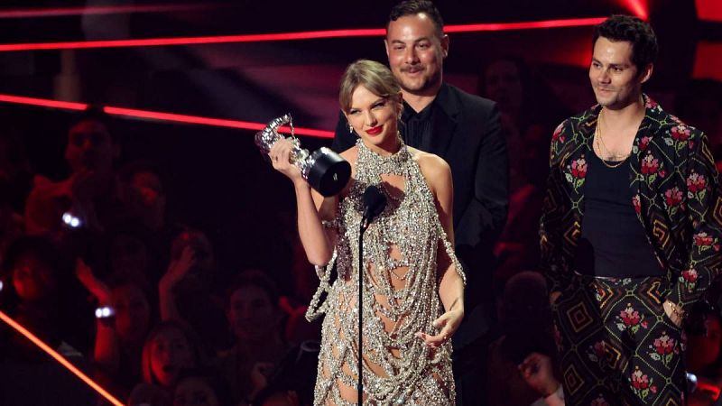Taylor Swift se impone con su 'All Too Well' en los premios MTV
