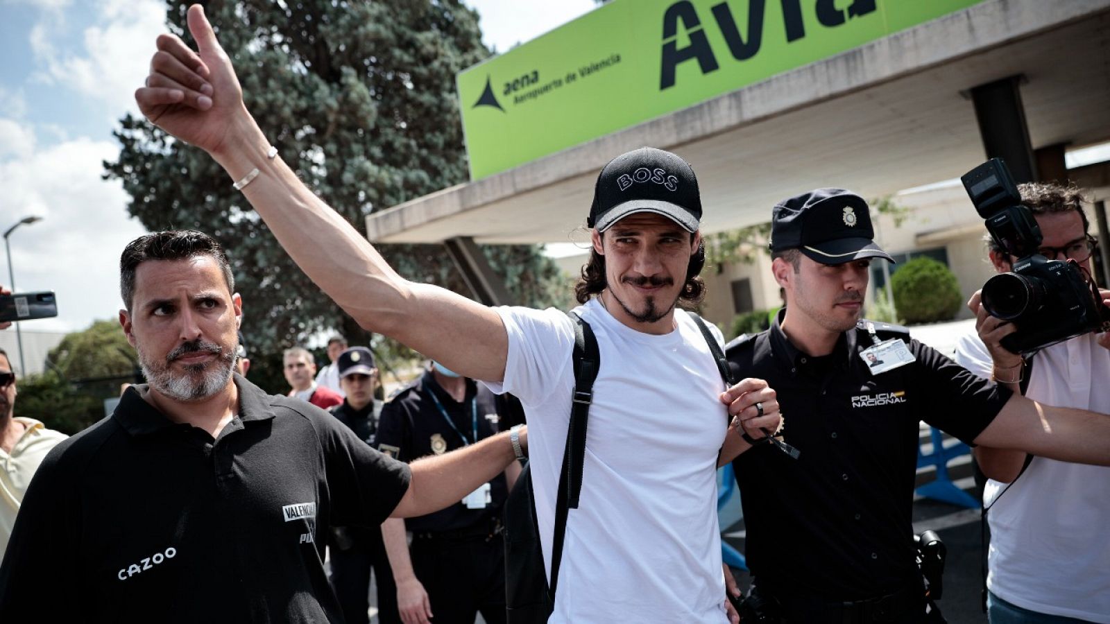 Cavani llega a Valencia para formalizar su fichaje