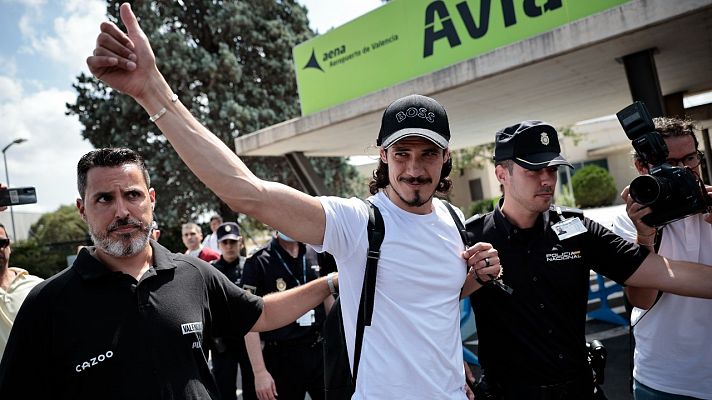 El uruguayo Cavani ha llegado a Valencia para fichar por el club 