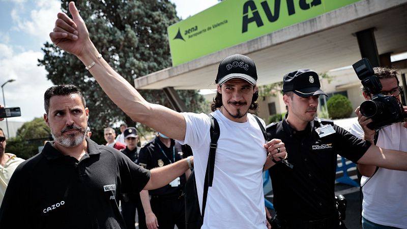 El uruguayo Cavani ha llegado a Valencia para formalizar su fichaje