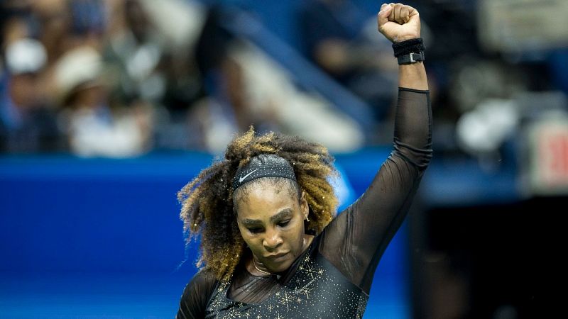 Serena Williams supera la primera ronda y aplaza su adiós. 