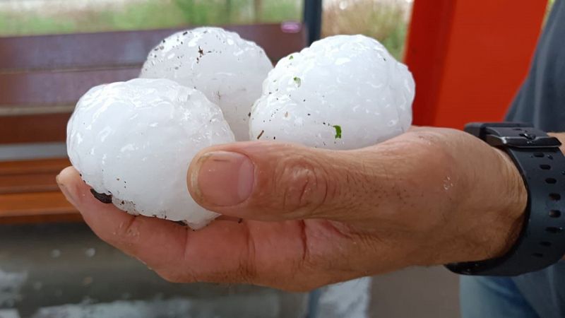 Muere una niña que resultó herida en una intensa granizada en Girona