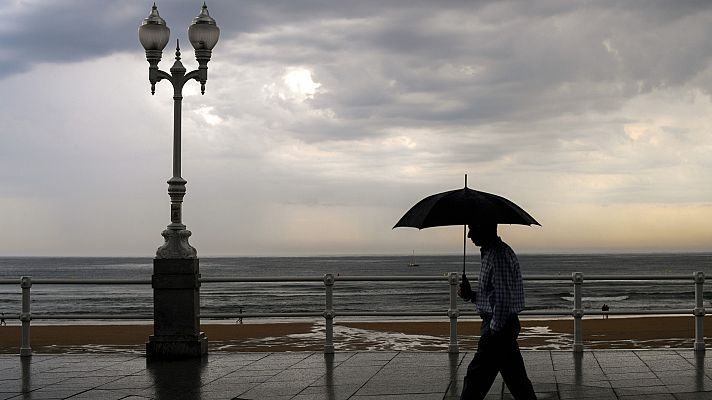 El calor y las tormentas ponen en alerta a cinco comunidades