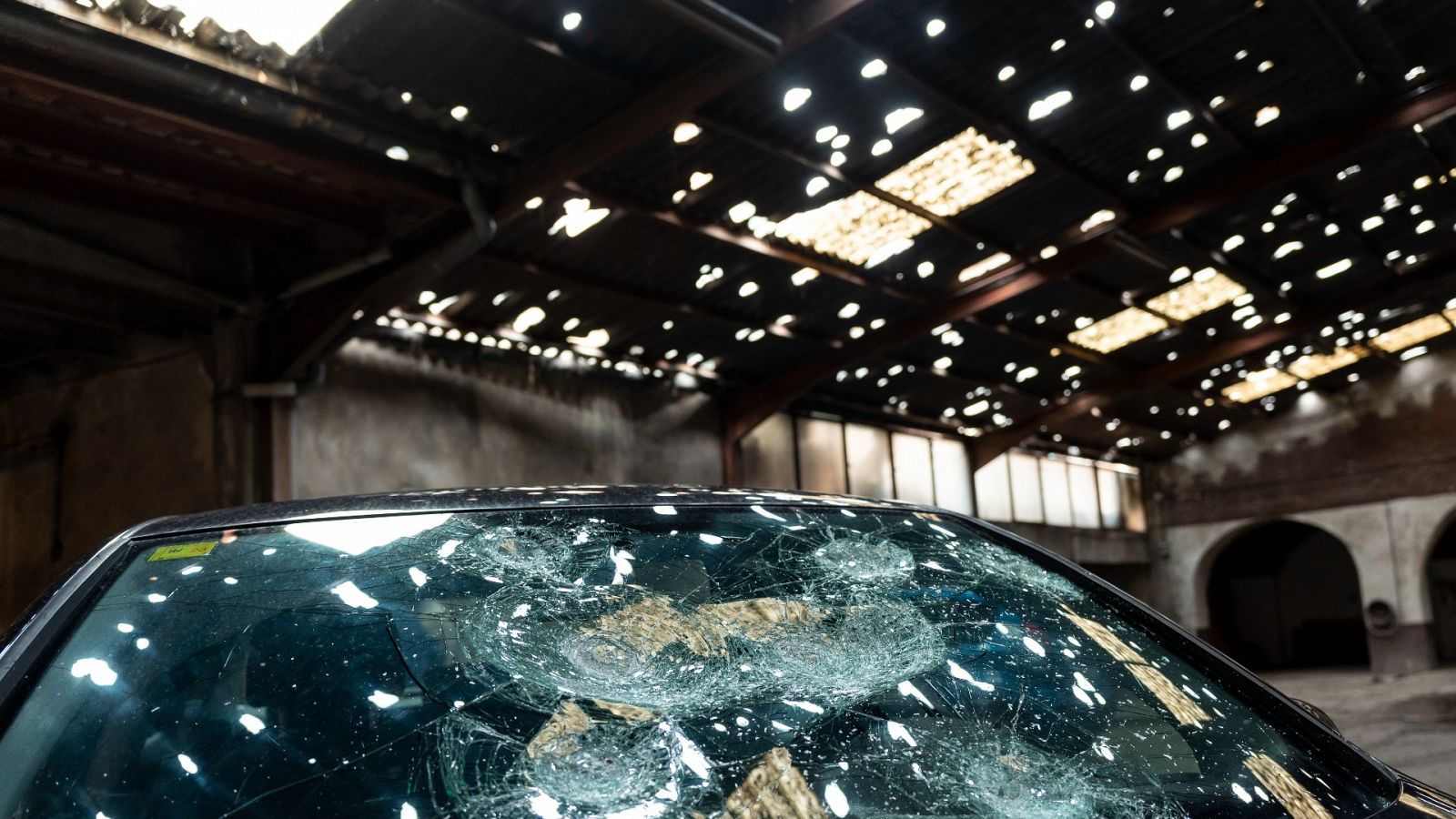 Buscar refugio y evitar los cristales: consejos para protegerse de las tormentas de granizo