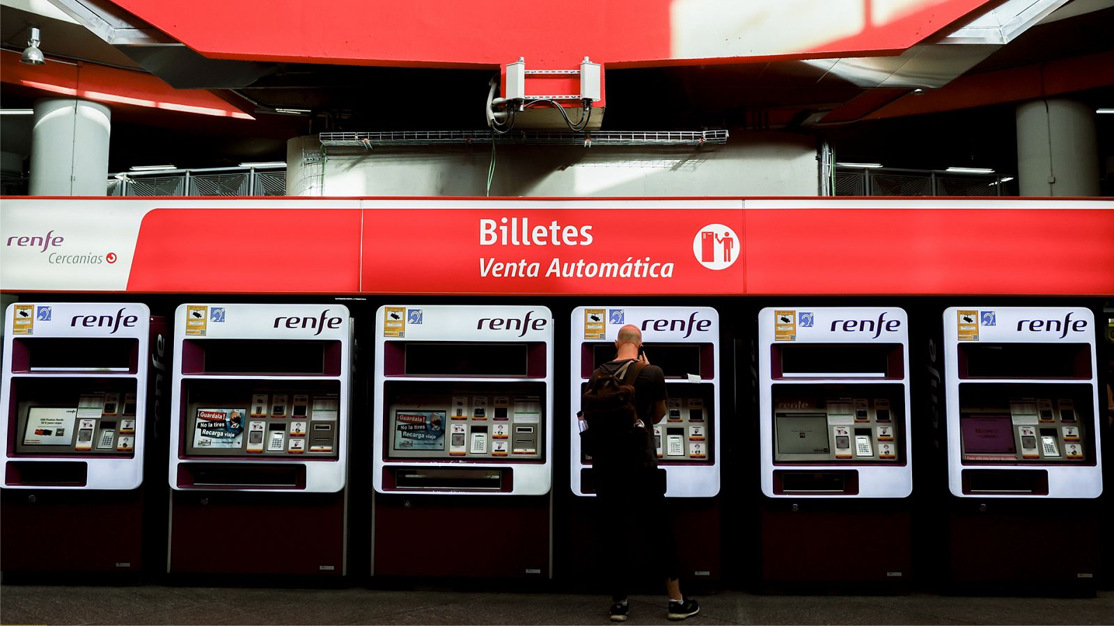 Este jueves han comenzado a aplicarse los descuentos del transporte público y algunas autonomías han elevado la rebaja por encima del 30%.