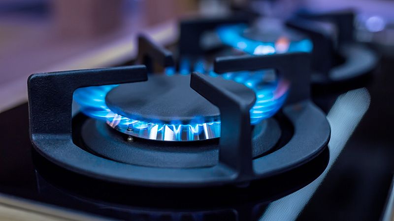 Los expertos ven la rebaja del IVA del gas como una "medida positiva" que abaratará la factura entre 10 y 18 euros al mes.