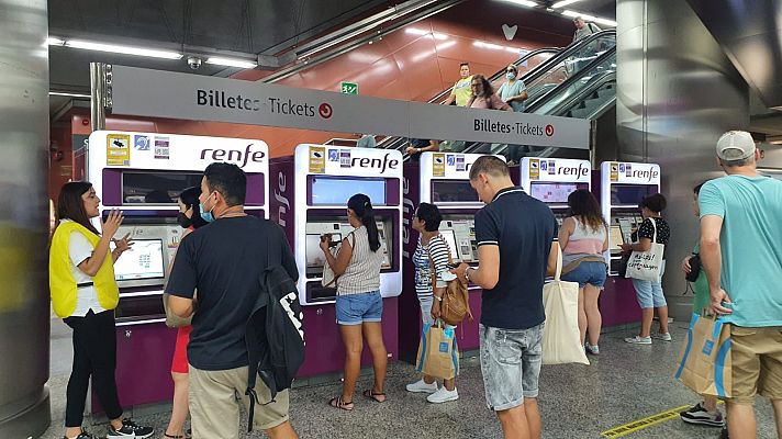 Telediario 1 - Arrancan los descuentos del transporte público: "Siempre utilizábamos el coche y ahora vamos a ir en tren"