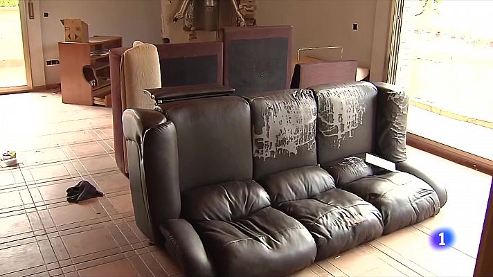 L'Informatiu - Una família lluita per la seva casa comprada sense saber que tenia una ordre d'enderrocament