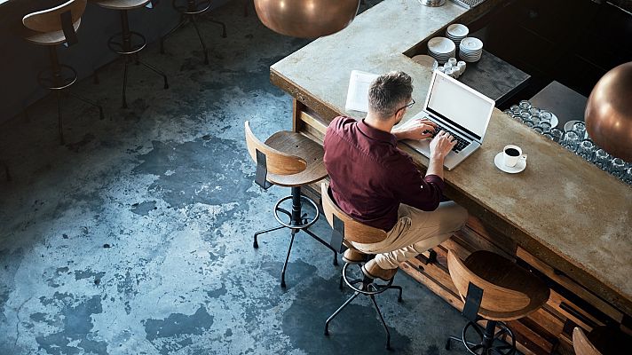 Telediario 1 - En España hay 547.800 personas que tienen más de un empleo, la cifra más alta desde 2008