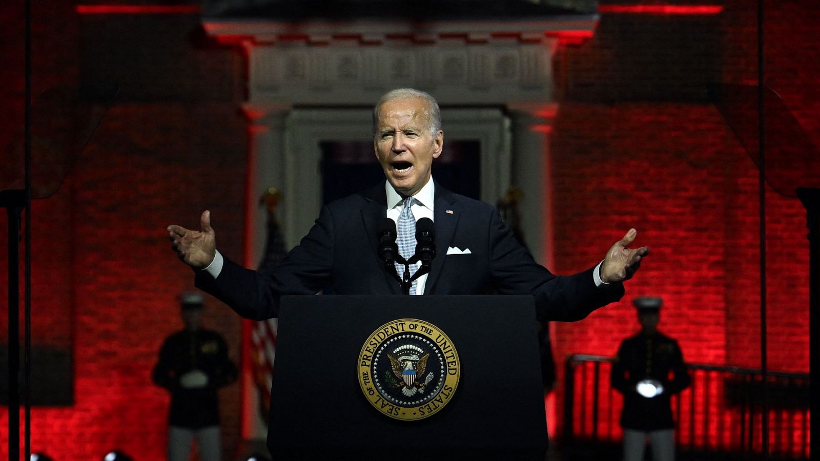 Biden califica a Trump de "amenaza" para la democracia