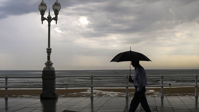 La semana empieza con cielos cubiertos y lluvia en Galicia