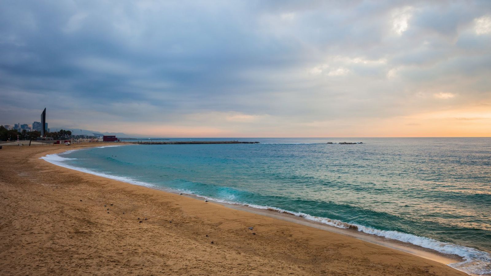 Rescatan a una mujer tras pasar seis horas desaparecida en el mar