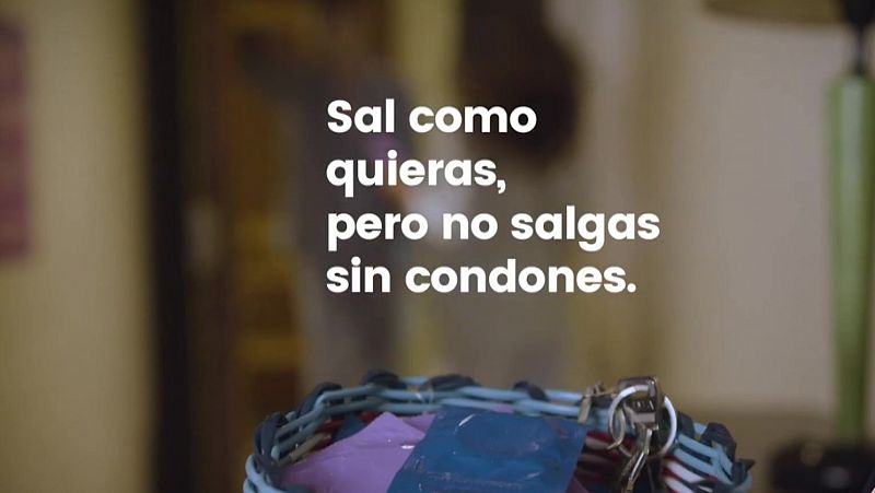 'Sal como quieras, pero no sin condones': la nueva campaña de Sanidad contra el VIH