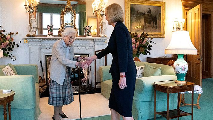 Telediario 1 - La reina Isabel II encarga formar gobierno a Liz Truss