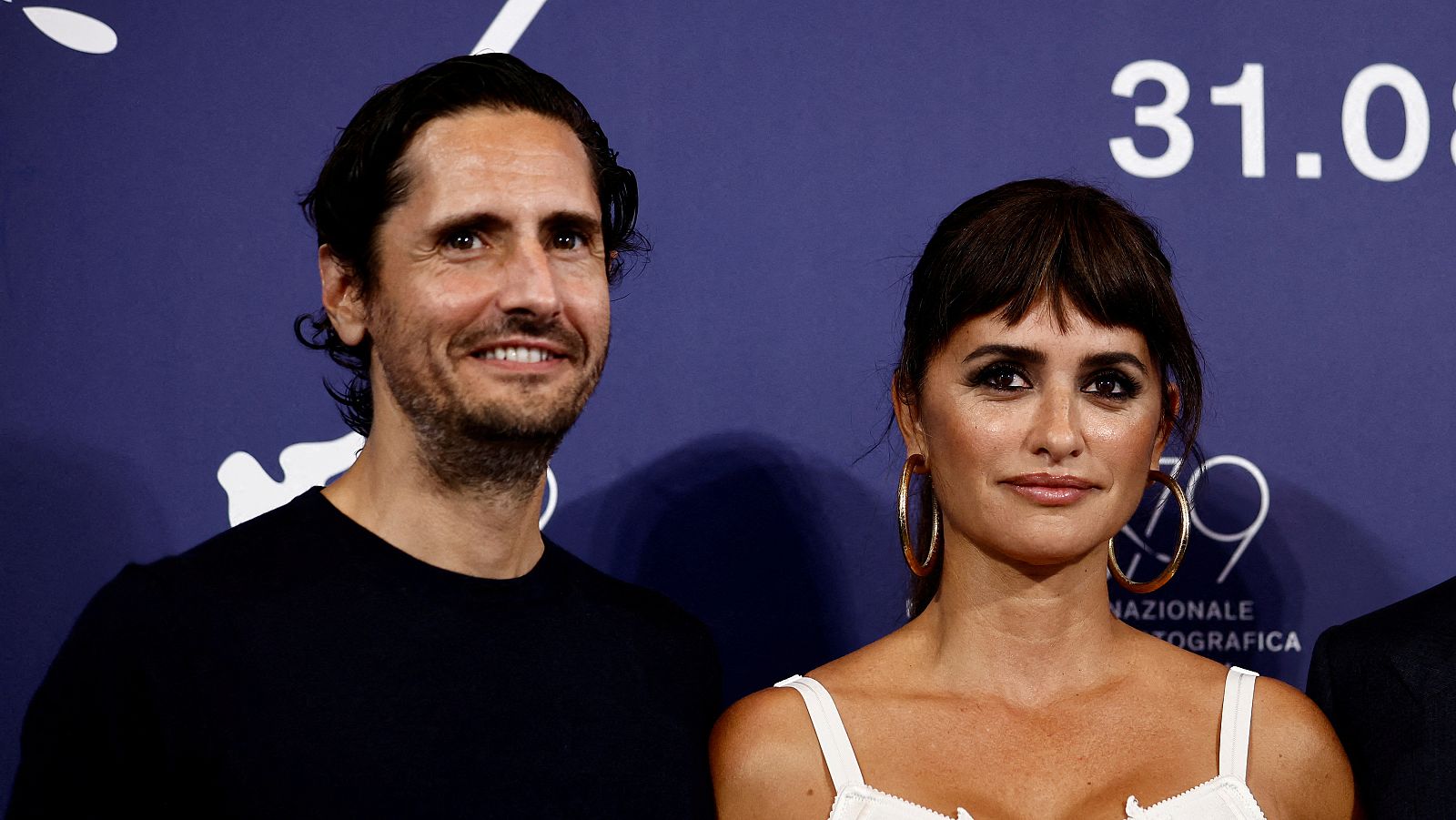 Juan Diego Botto, Penélope Cruz y Luis Tosar llevan los desahucios al Festival de Venecia | Ver