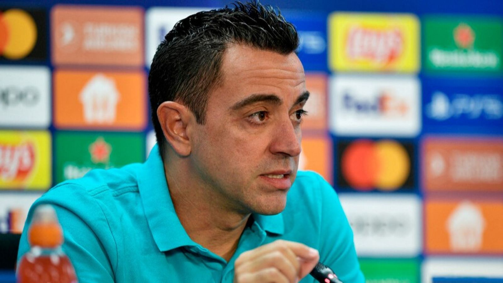 Xavi sueña con ganar la Champions, pero apela a la "humildad"