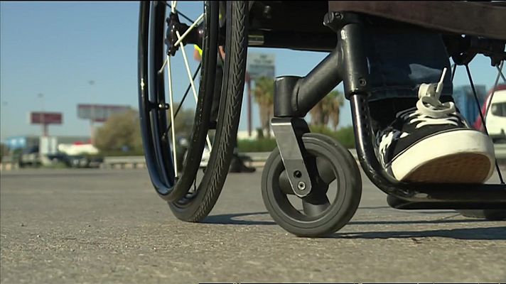 L'informatiu - Comunitat Valenciana - Una campaña de la DGT conciencia contra las distracciones al volante