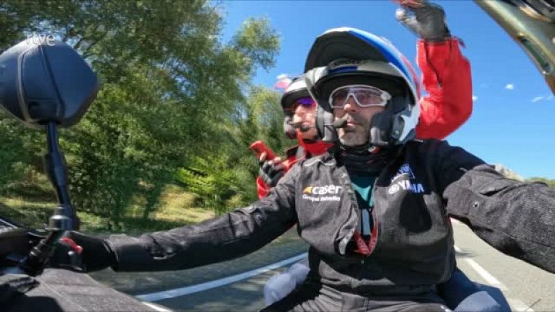 Vuelta 2022 | Fran Ventoso y José Iván Gutiérez, del pelotón a la moto
