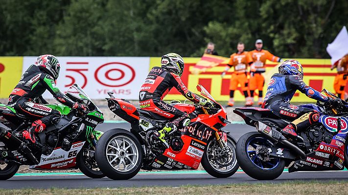  - WorldSBK 2022 | Magny Cours da la salida a la mitad decisiva del campeonato con un duelo a tres