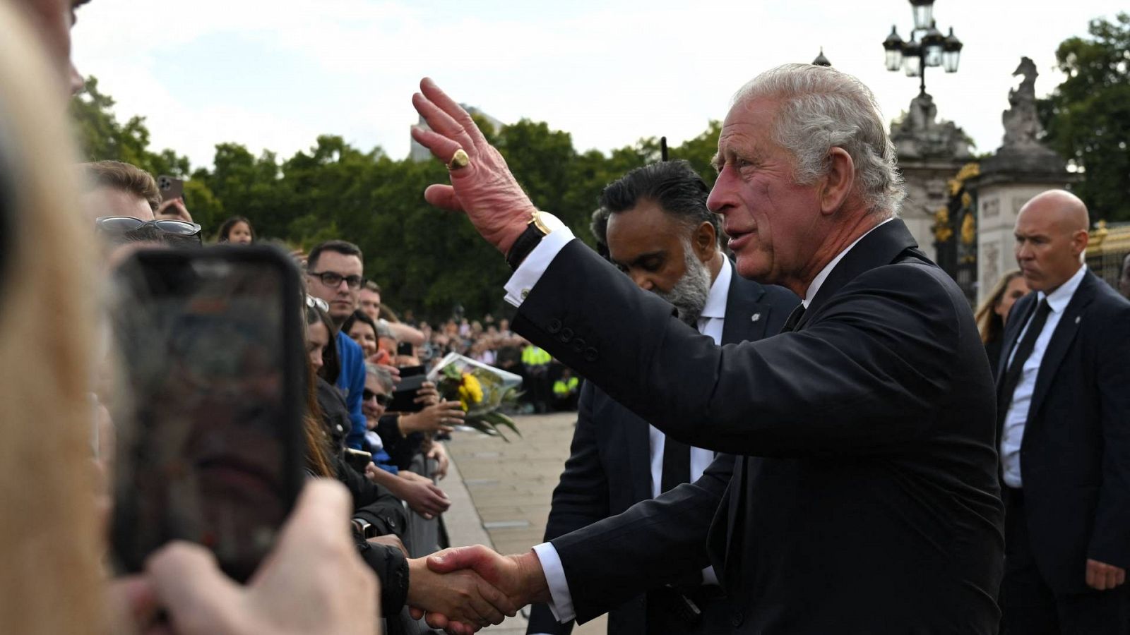 Carlos III llega a Londres después de la muerte de Isabel II