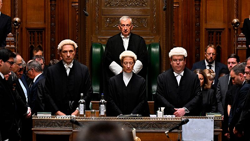 El Parlamento británico homenajea a la reina, "el corazón de nuestra nación durante siete décadas" - Ver ahora