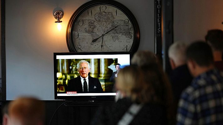 Telediario 2 - Carlos III rinde homenaje a su madre en su primer discurso como monarca