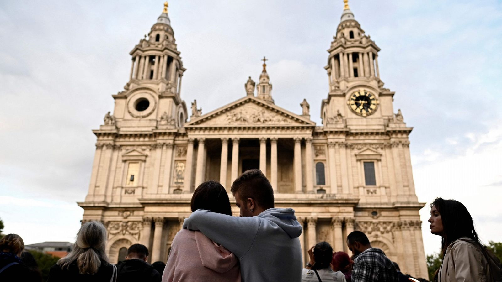 Londres rinde tributo a Isabel II en la Catedral de San Pablo