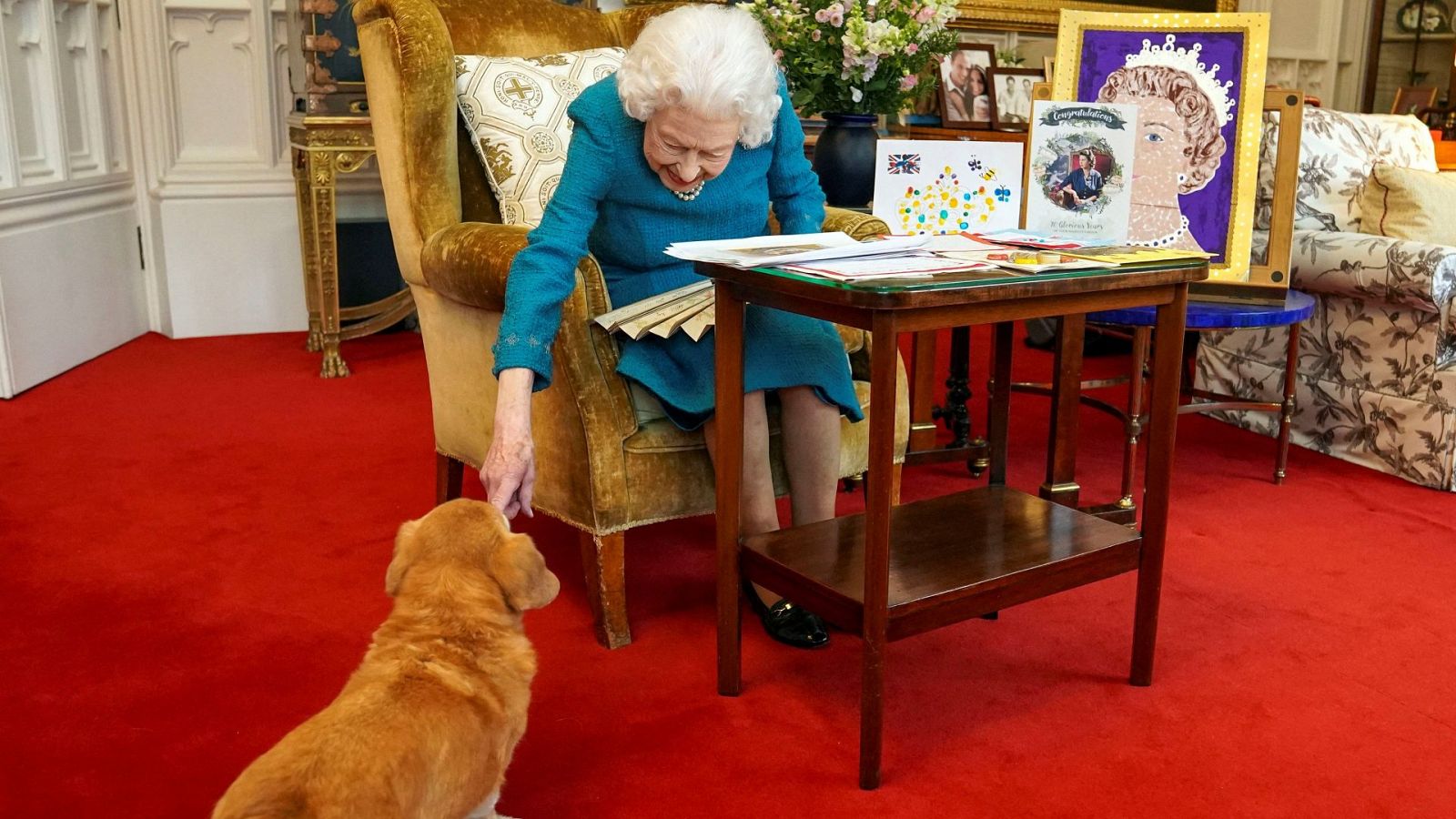 La reina Isabel II más allá de los protocolos