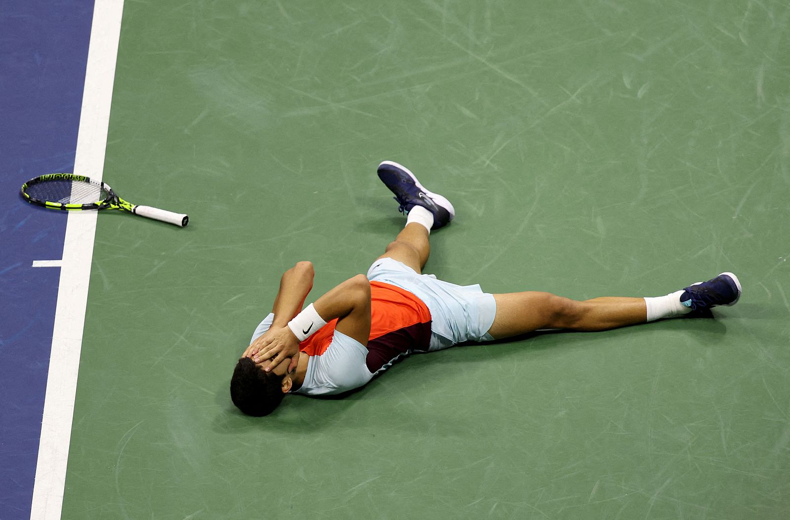 Alcaraz gana a Tiafoe en cinco sets y se mete en su primera final de Grand Slam - ver ahora