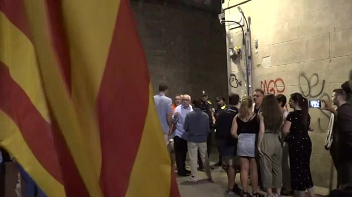 Agresión a una reportera en un acto independentista en el Fossar