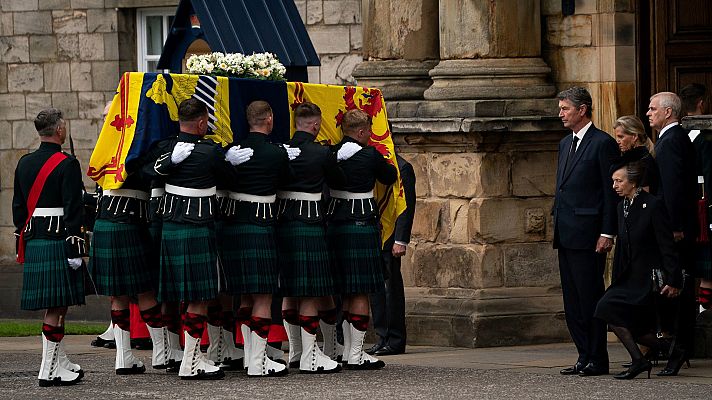 Los restos mortales de Isabel II llegan a Edimburgo