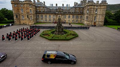 Los restos mortales de Isabel II llegan a Edimburgo