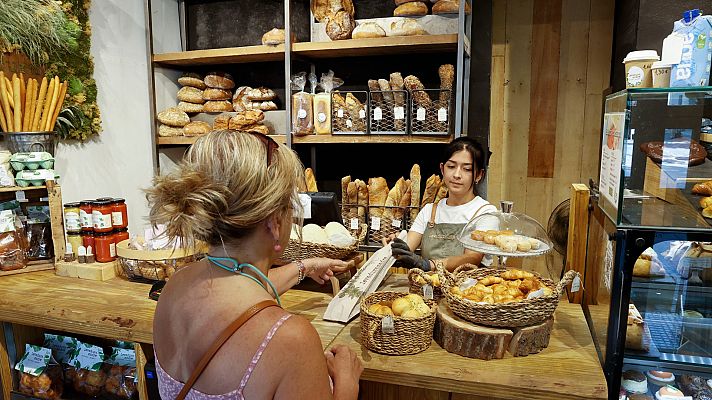 Telediario 1 - El pequeño comercio se queja de que la cesta de productos a precio limitado puede reducir su rentabilidad