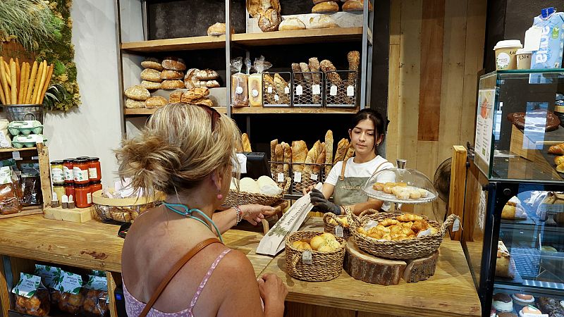 El pequeño comercio se queja de que la cesta de productos básicos a precio limitado puede reducir su margen de beneficios y rentabilidad.