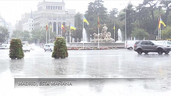 Chubascos y tormentas localmente fuertes o persistentes en amplias zonas de la Península. Temperaturas diurnas en acusado descenso en buena parte de la Península