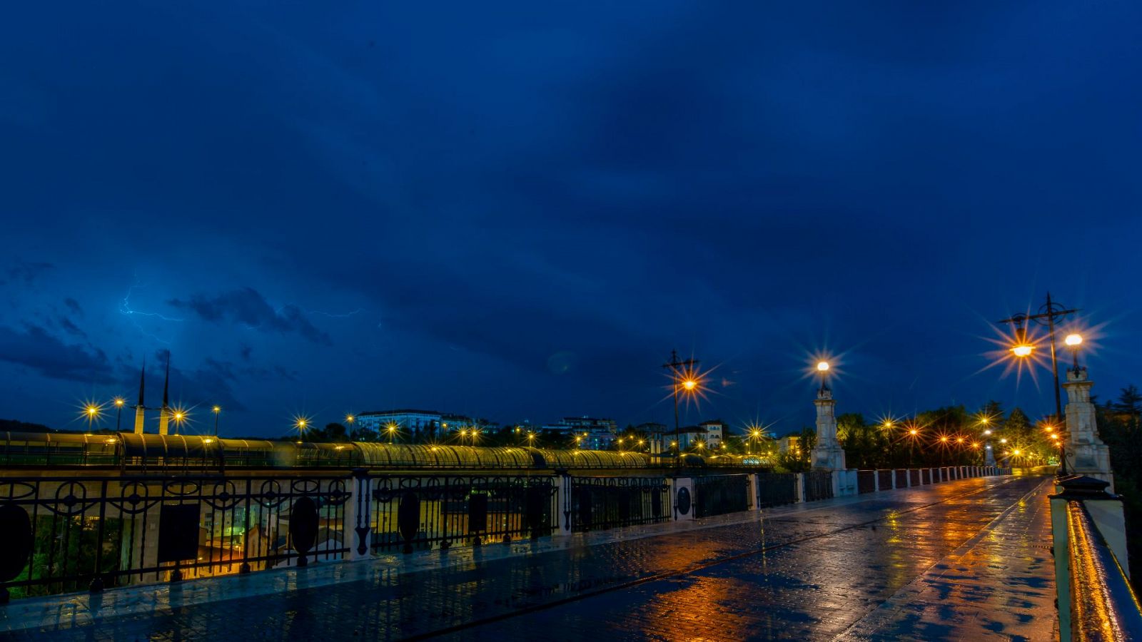 Continúan las lluvias y las nubes en la península