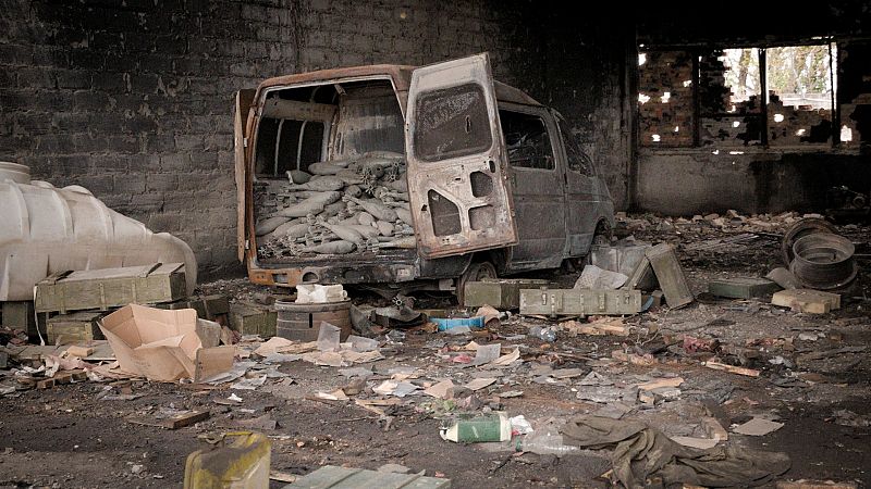 Los restos de Rusia en las zonas recuperadas por Ucrania: artillería, destrozos y mucho miedo 