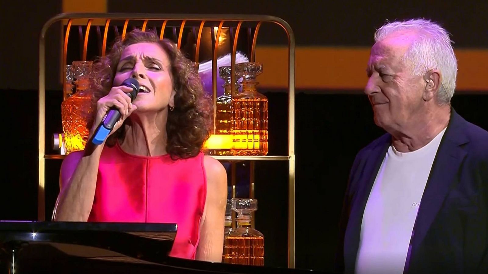 Ana Belén y Víctor Manuel cantan 