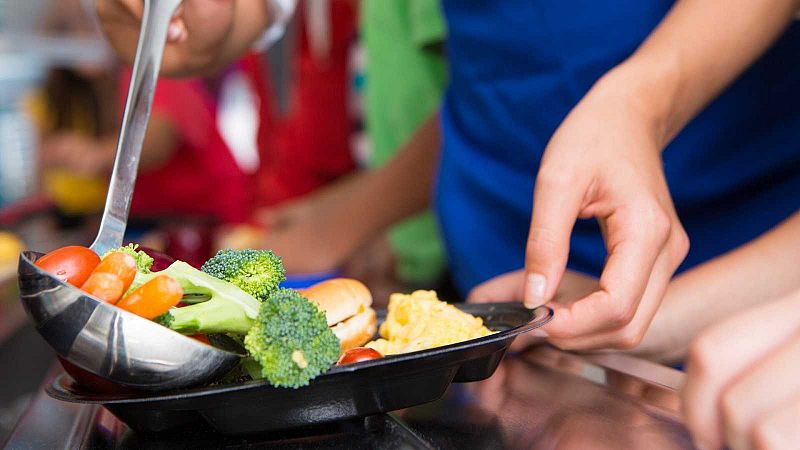 Menos grasas, poco azucar y más vegetales por ley: el plan el Gobierno para los comedores escolares