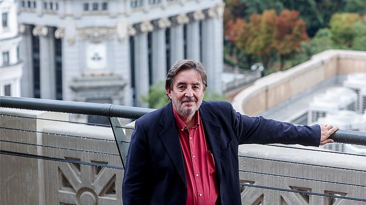 Luis García Montero presenta el poemario 'Un año y tres meses', dedicado a Almudena Grandes