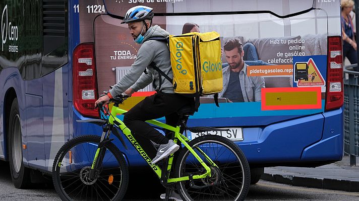 Atascos, accidentes y contaminación: los desafíos de la "última milla" en el reparto a domicilio