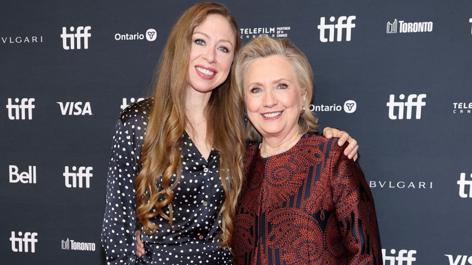 Las 'mujeres valientes' de las Clinton: madre e hija producen una serie documental | Ver