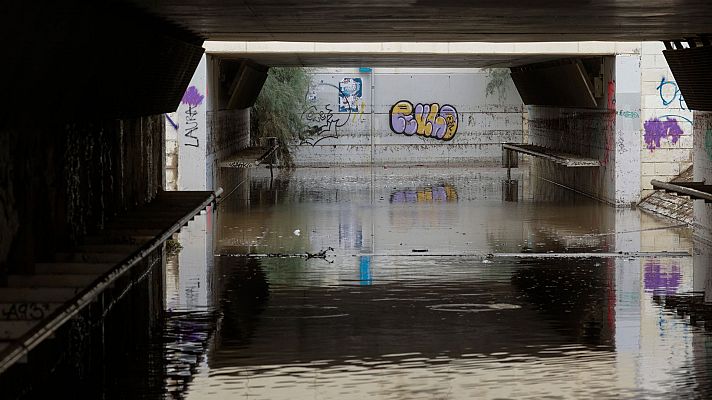 Mataró limpia sus calles y repara los daños causados por las inundaciones que han dejado un herido