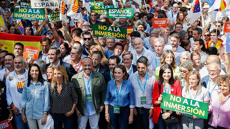Miles de personas se manifiestan en Barcelona en defensa del castellano en las aulas de Cataluña