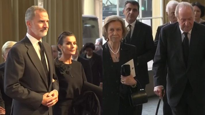 Don Juan Carlos y doña Sofía llegan juntos a la recepción en el Palacio de Buckingham