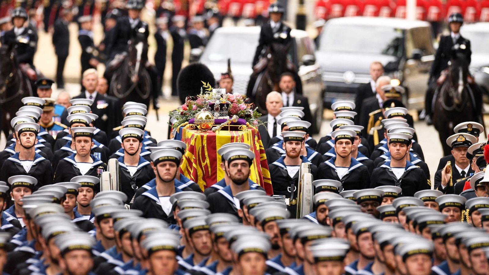 Traslado del ferétro de Isabel II a la abadía de Westminster
