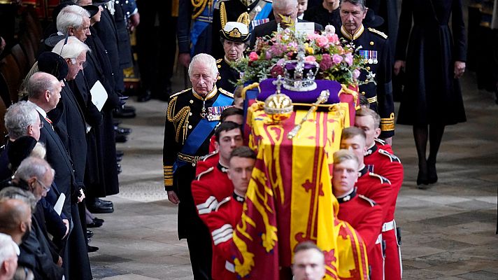 La muerte de Isabel II en imágenes