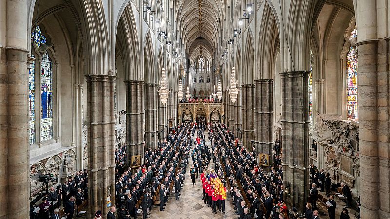 Un millón de personas en el último adiós a Isabel II | Ver