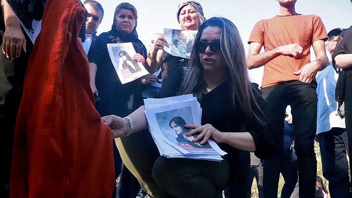 Protestas en Irán por la muerte de una joven detenida por no llevar bien puesto el velo